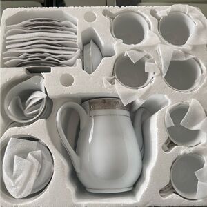 Elegant White Porcelain Tea Set design M.Valenti very rare NEW